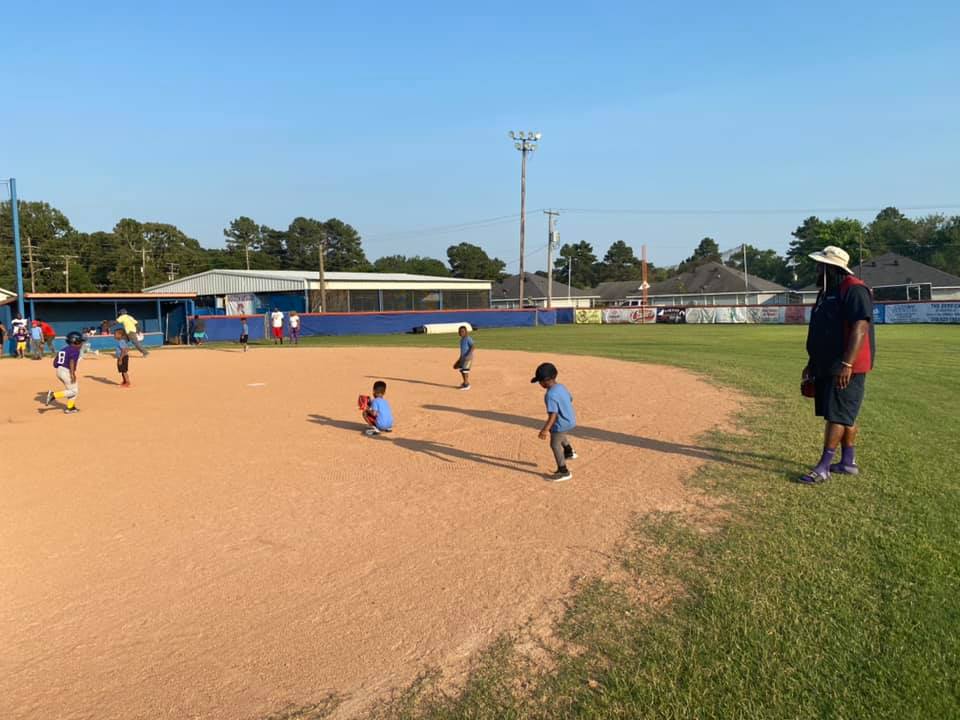 Greedy and Rodarius Williams return home to host football camp